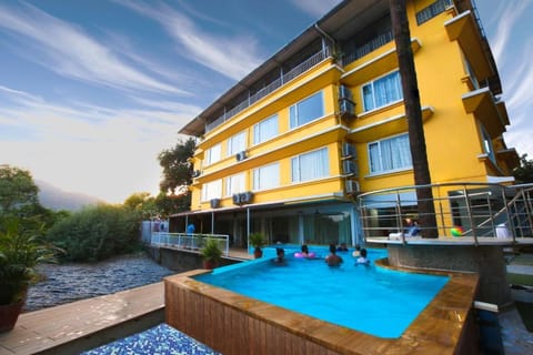 Swimming pool, Sunrise