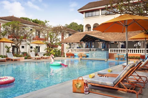 Restaurant/places to eat, Swimming pool