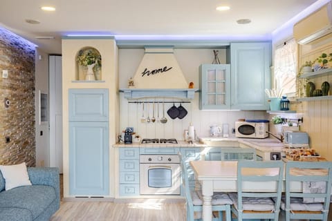 Kitchen or kitchenette, Dining area, dishwasher, oven, stove, toaster