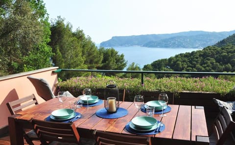Natural landscape, Balcony/Terrace, Dining area, Sea view