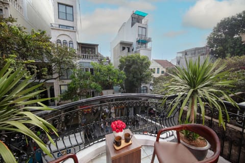 View (from property/room), Balcony/Terrace, City view