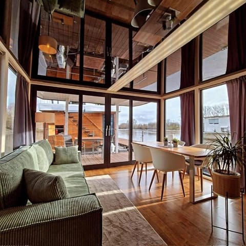 Houseboat villa.nautica Docked boat in Mainz