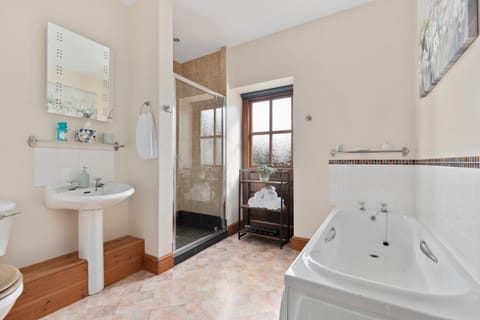 Y Bwthyn Apartment in Nolton and Roch