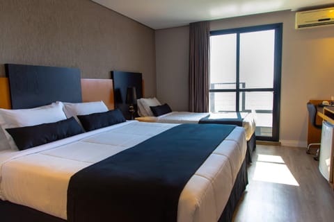 Bed, Bedroom, minibar, air conditioner