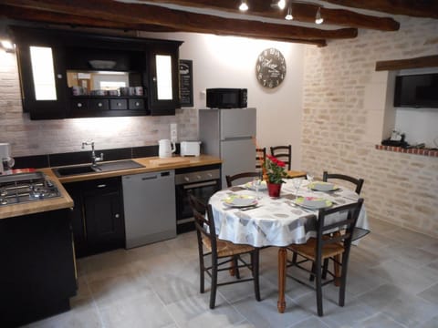Kitchen or kitchenette, Dining area, dishwasher, oven, stove