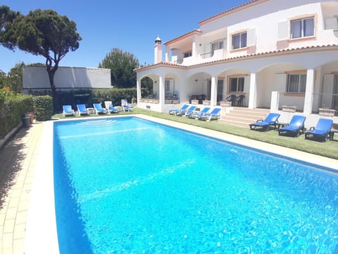 Property building, Pool view, Swimming pool, sunbed