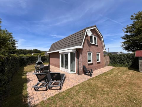 Property building, Garden, sunbed