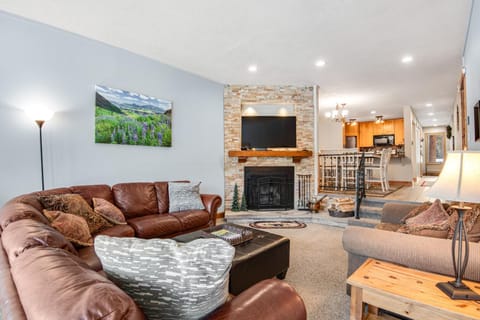 Pines Foxtail 2046 Apartment in Keystone