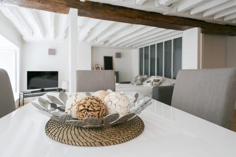 TV and multimedia, Living room, Dining area