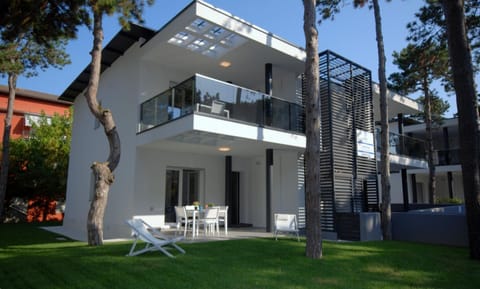 Property building, Garden view