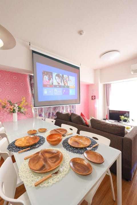 TV and multimedia, Living room, Dining area, Food