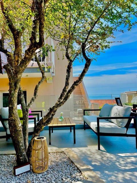 Patio, Natural landscape, View (from property/room), Balcony/Terrace, Seating area, Sea view
