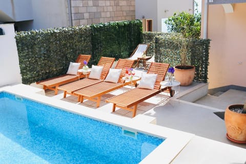 Pool view, Swimming pool, sunbed