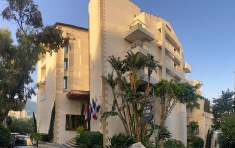 Property building, Day