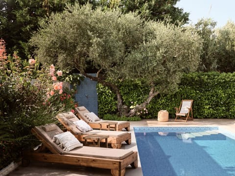 Garden view, Swimming pool, sunbed