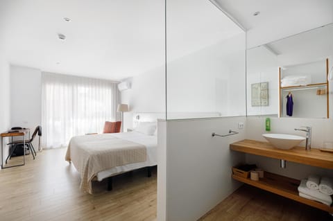 Bathroom, Photo of the whole room, Bedroom