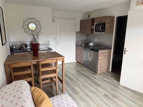 2 PIECES JARDIN, ACCES DIRECT MER ET PROCHE THALASSO Apartment in Cabourg