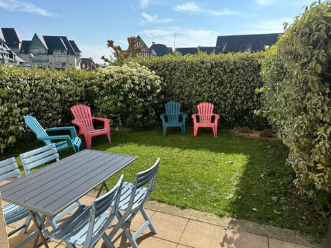 2 PIECES JARDIN, ACCES DIRECT MER ET PROCHE THALASSO Apartment in Cabourg