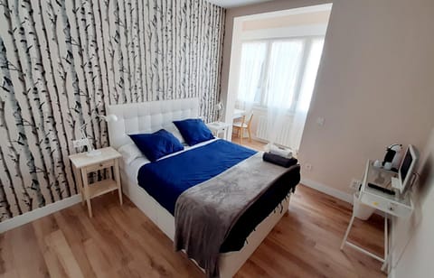 Photo of the whole room, Bedroom