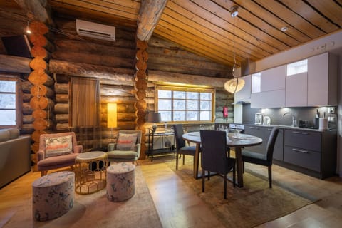 Kitchen or kitchenette, Living room, Seating area, Dining area