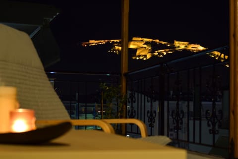 Night, Winter, Balcony/Terrace, Balcony/Terrace, Seating area, On site, Landmark view, Mountain view