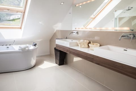 Bathroom, Bath, towels