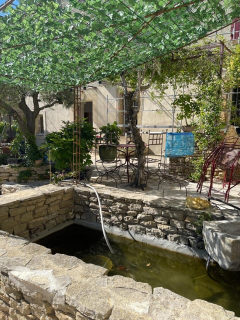 Mas des Armouriers House in Sablet