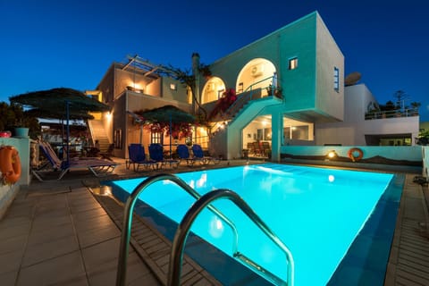 Facade/entrance, Swimming pool