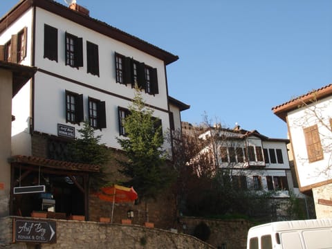 Facade/entrance, Bird's eye view