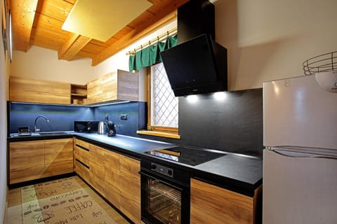 Coffee/tea facilities, dishwasher, oven, stove, toaster