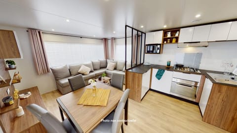 Kitchen or kitchenette, Living room