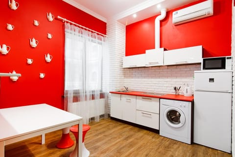 Coffee/tea facilities, Kitchen or kitchenette, Dining area
