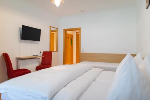 TV and multimedia, Photo of the whole room, Bedroom