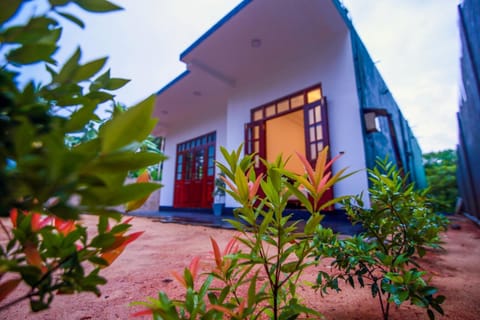 Property building, Facade/entrance, Day, Garden, Garden view