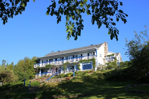 Property building, Day