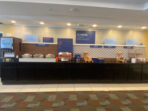 Holiday Inn Express and Suites Detroit North-Troy by IHG Hotel in Royal Oak