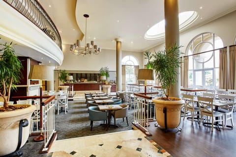 Restaurant/places to eat, Dining area, On site, Breakfast