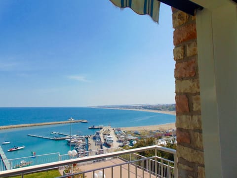 N019 - Numana, prestigioso quadrilocale vista mare Apartment in Numana