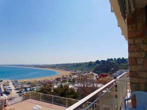 N019 - Numana, prestigioso quadrilocale vista mare Apartment in Numana