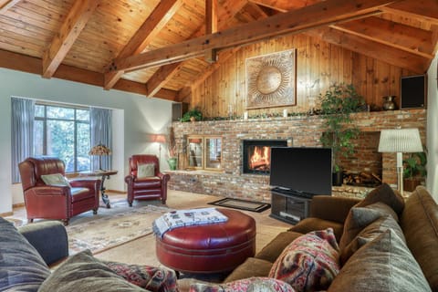 Skyland Retreat - Max nighttime occupancy of 8 House in Skyland