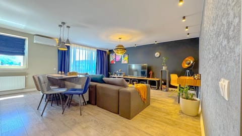 Living room, Seating area, Dining area