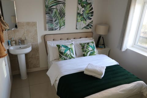 Riverside Rooms Bed and Breakfast in Reading