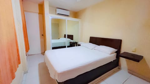 Bed, TV and multimedia, Photo of the whole room, Bedroom, air conditioner
