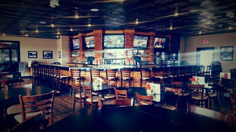 Restaurant/places to eat, Lounge or bar