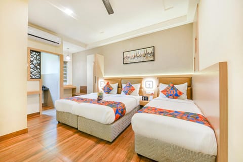 TV and multimedia, Seating area, Bedroom