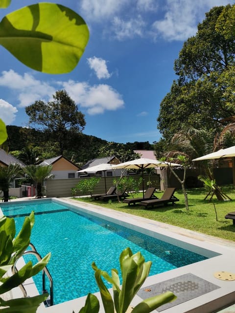 Swimming pool, Swimming pool