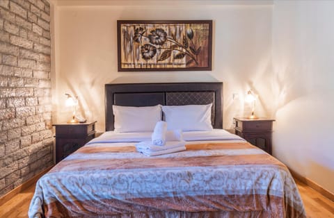 Bed, TV and multimedia, Balcony/Terrace, Bedroom