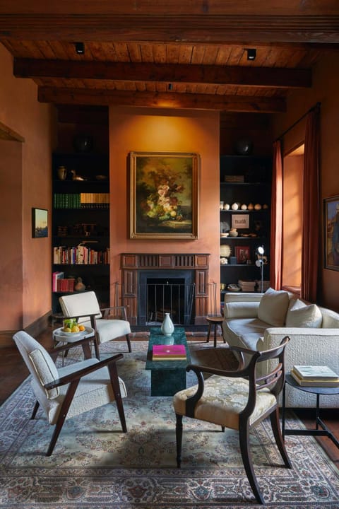 Communal lounge/ TV room