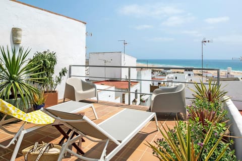 Property building, Balcony/Terrace, Living room