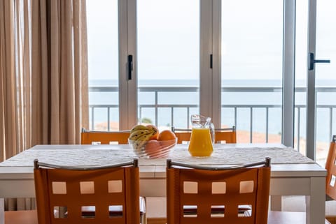 Seating area, Dining area, Sea view